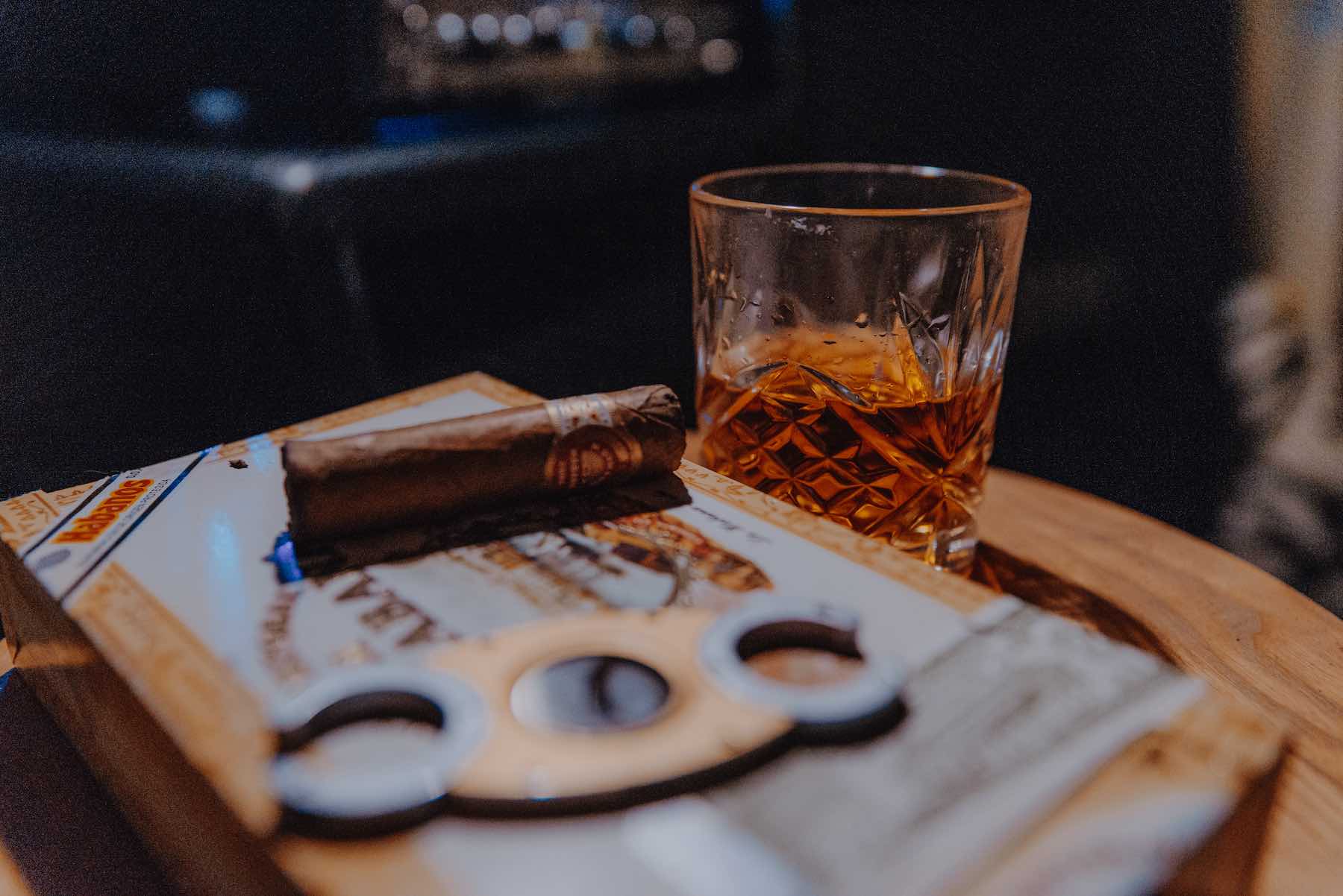 what-is-the-best-whiskey-to-match-with-your-cigar